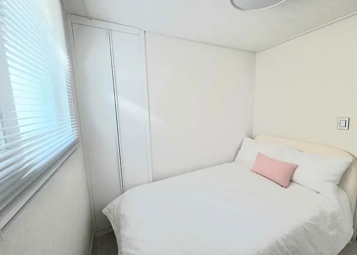 2 Bathrooms & 3 Rooms, New Elevator * 서울특별시