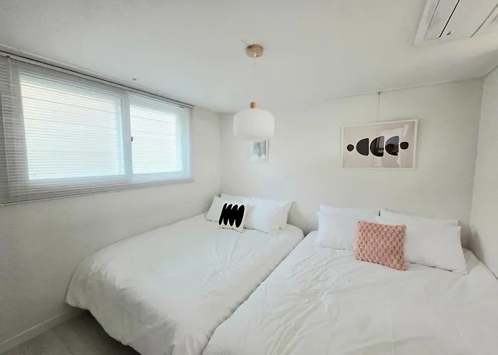 2 Bathrooms & 3 Rooms, New Elevator 아파트