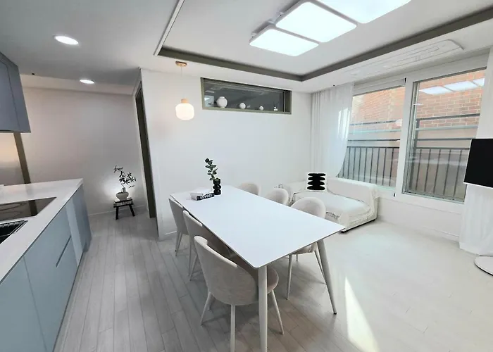2 Bathrooms & 3 Rooms, New Elevator 아파트 *