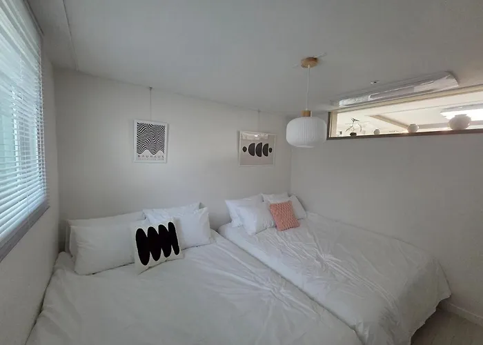 2 Bathrooms & 3 Rooms, New Elevator * 서울특별시