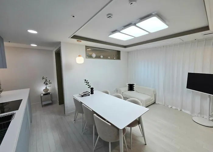 2 Bathrooms & 3 Rooms, New Elevator * 서울특별시