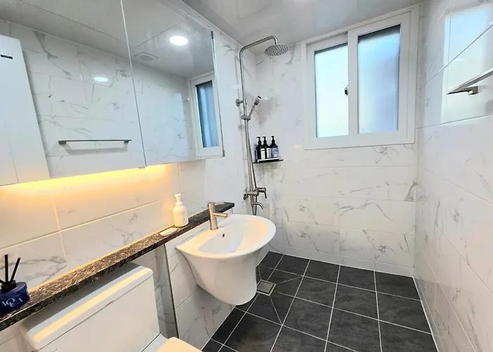 2 Bathrooms & 3 Rooms, New Elevator *